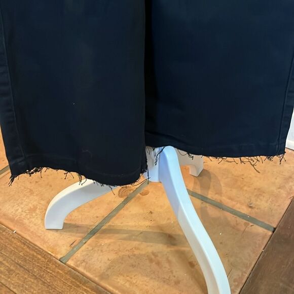 ZARA Black Pleated Side Buckle Wide Leg Crop Jeans, size 4 - Picture 3 of 8